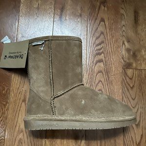 NWT: Suede and wool/sheepskin lining Youth size 1 boots